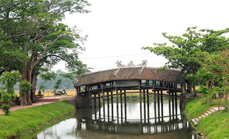 Huế’s tile-roofed bridge a big tourist drawcard